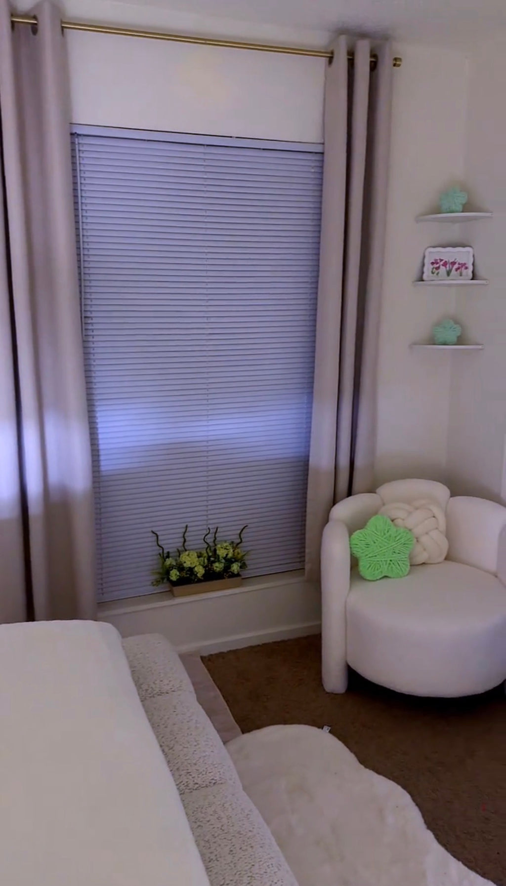 Elegant Wall Floral Arrangement